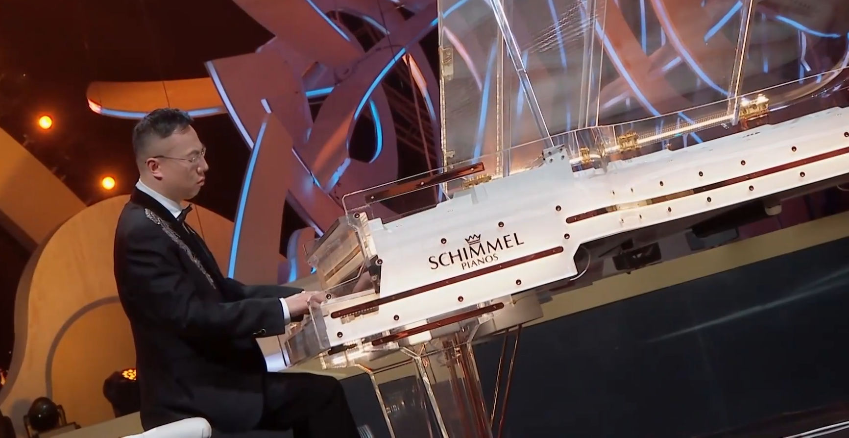 SCHIMMEL助力|水晶琴奏響“平凡之歌”溫暖山東春晚 