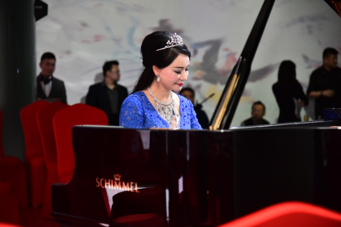 Schimmel以音樂傳新年祝福！